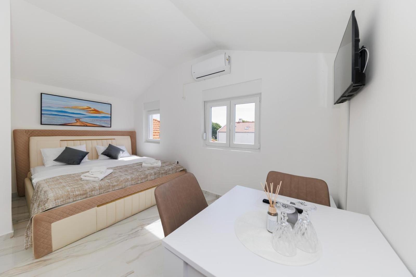Premium Rooms Prince Zára Kültér fotó